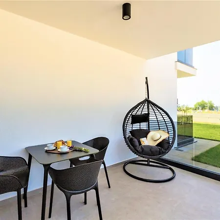Valla Family Apartments And Rooms Funtana Exterior photo