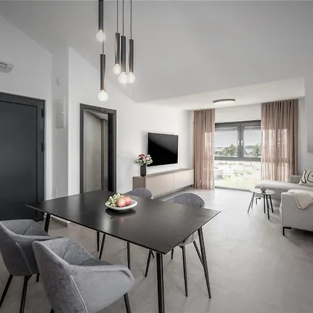 Valla Family Apartments And Rooms Funtana Exterior photo