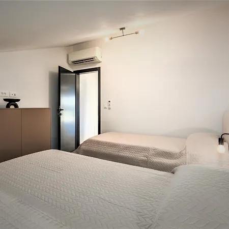 Valla Family Apartments And Rooms Funtana Exterior photo