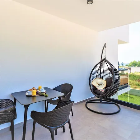 Valla Family Apartments And Rooms Funtana Exterior photo